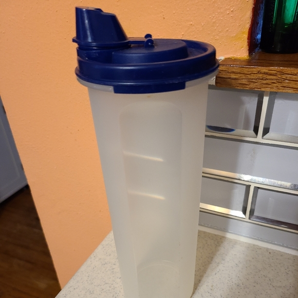 Tupperware container - Picture 2 of 5